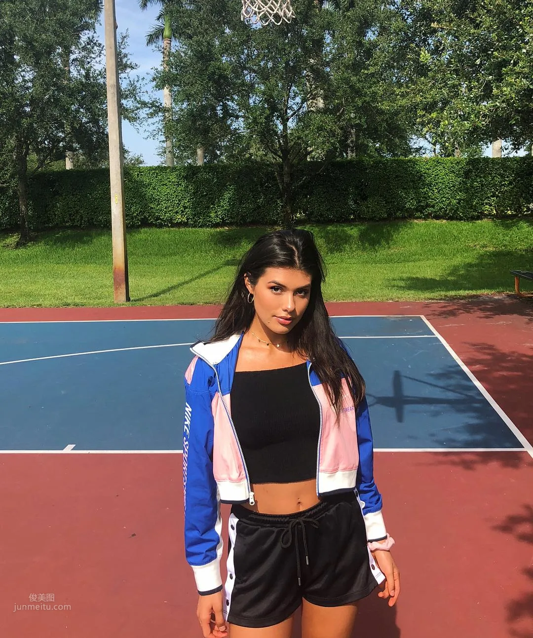 Sophia Gasca- 比基尼妹躲世外桃源 33