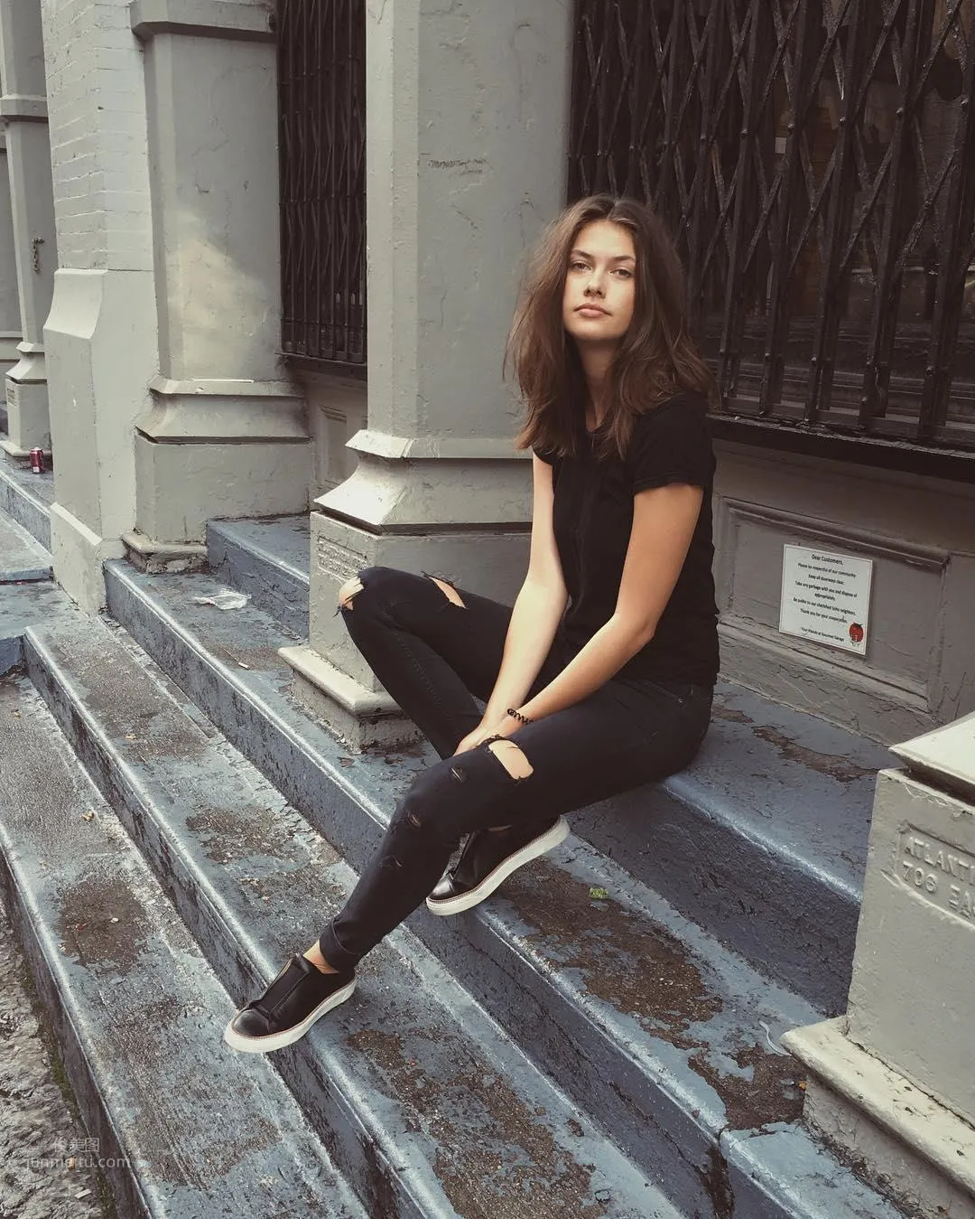 Lucie Pustova, Beautiful Photos of an Aloof Czech Model photo 12