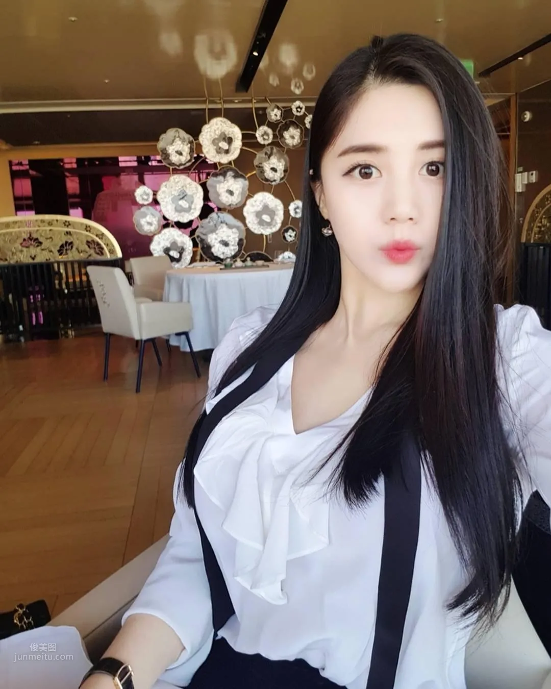 Angjyuel - Korean Bikini Girl's Open-Chest Bikini Photos Set the Internet on Fire photo 30