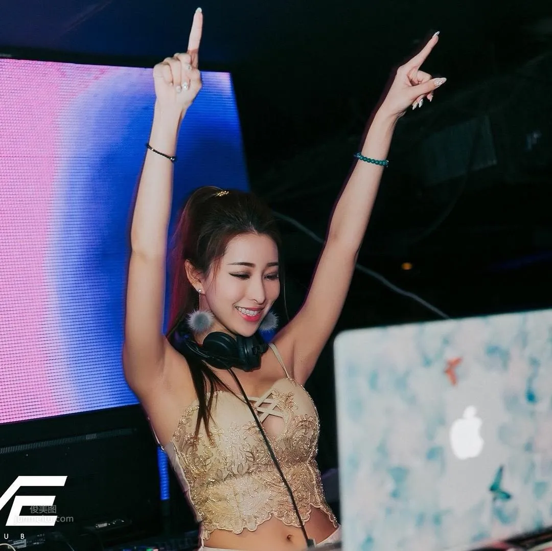 甜心Dj Ivy- 百變造型「深溝溢出」 粉絲瘋狂搶拍！ 4