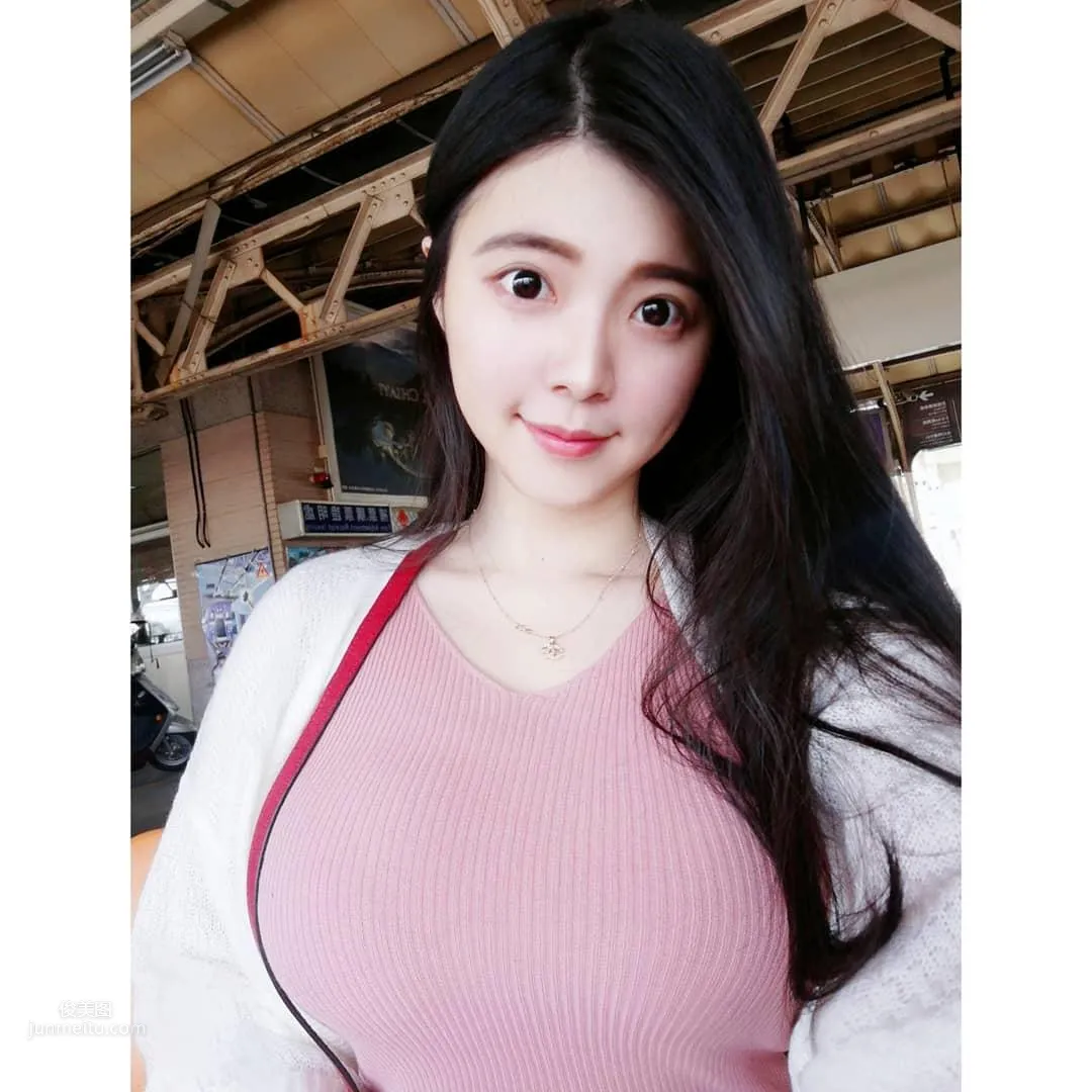 Taiwan's Super Sweet Beautiful Policewoman A Jun! Wearing a Uniform with Bright Big Eyes photo 21