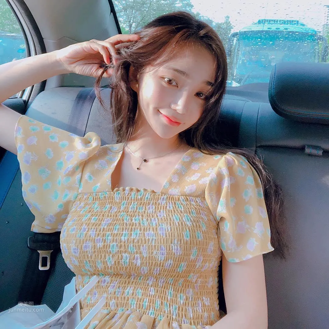 音樂節上甜心妹김도연出沒！清涼背心展現「雪白美背」！ 46
