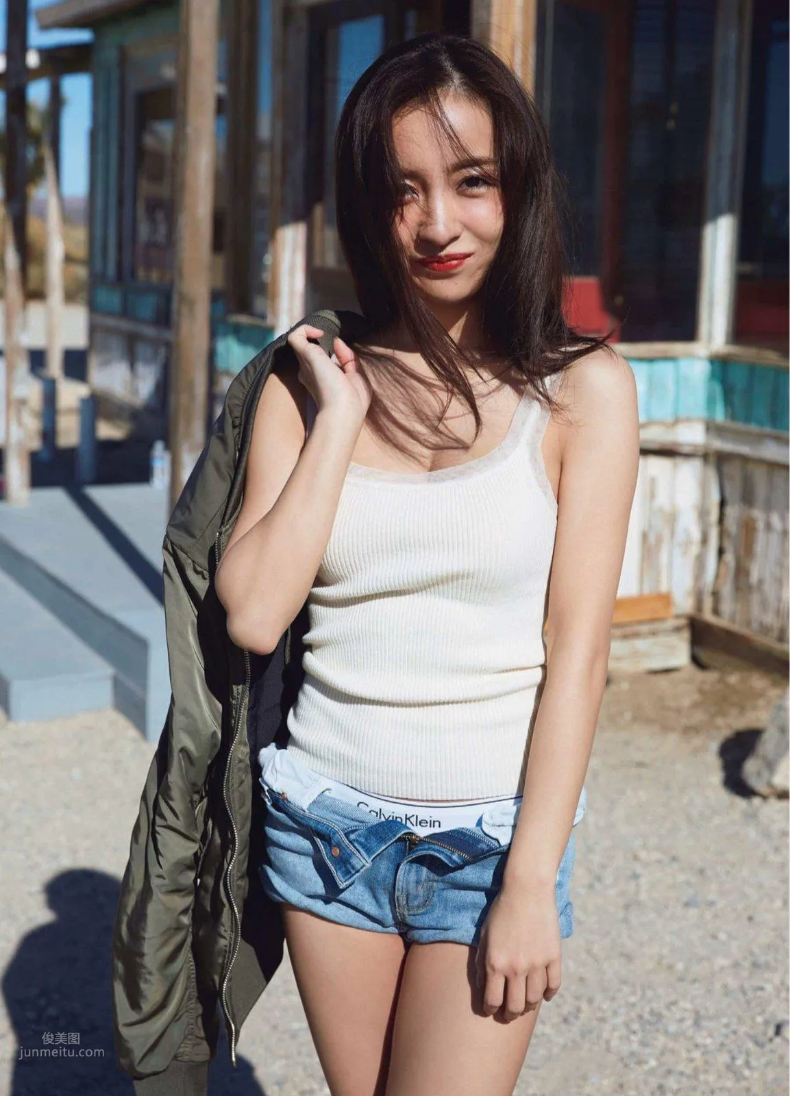 Tomomi Itano, 2018 Japanese Weekly Magazine Photo Collection photo 15