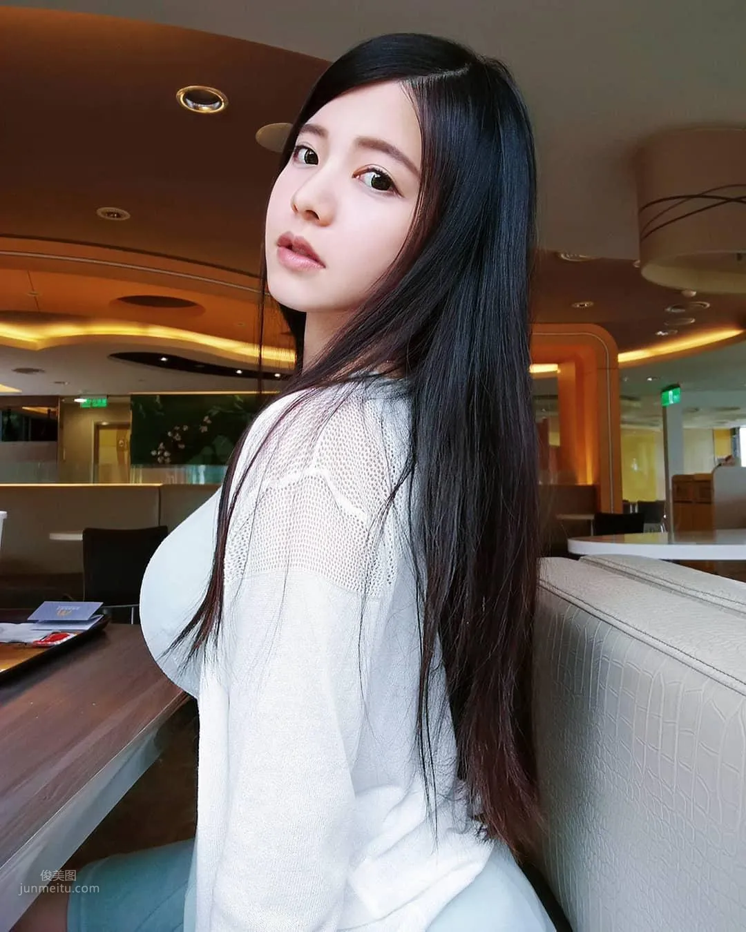 Taiwan's Super Sweet Beautiful Policewoman A Jun! Wearing a Uniform with Bright Big Eyes photo 12
