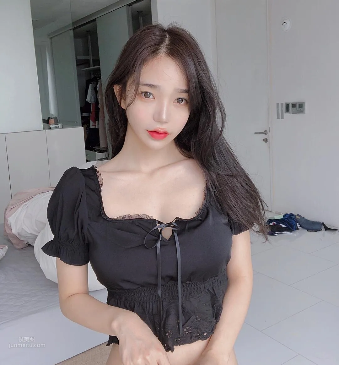 音樂節上甜心妹김도연出沒！清涼背心展現「雪白美背」！ 32
