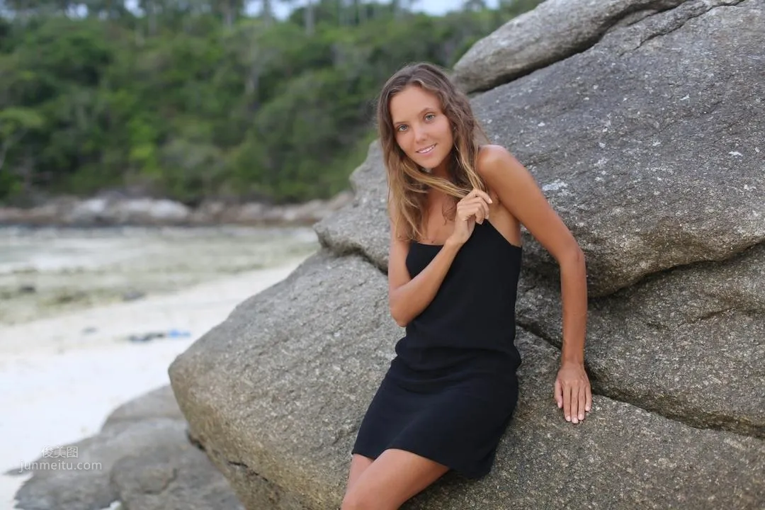 Katya Clover, Naturist at Heart, Loves to Go Without Clothes and Enjoy Zero-Restraint Freedom photo 29