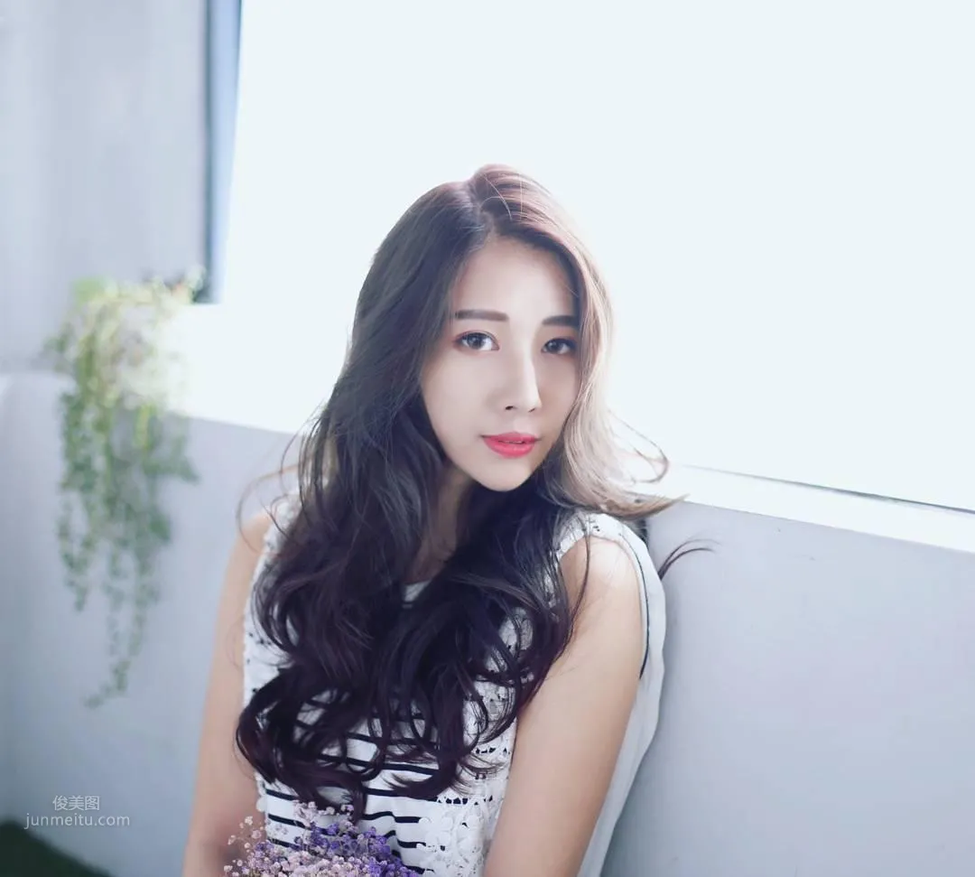 Sexy Beauty "Mi Xiaomi" Side Breast Curve Too Tempting! photo 6