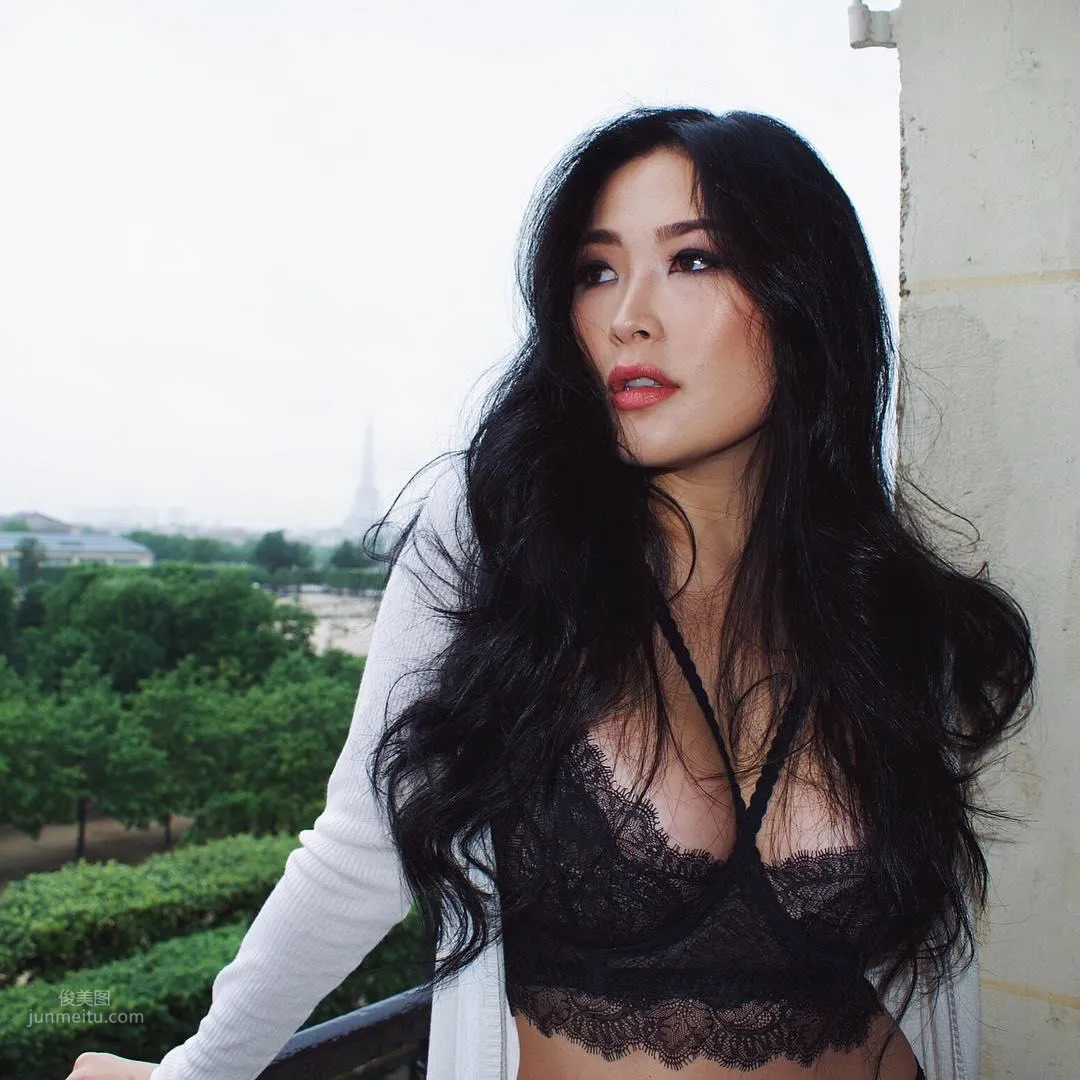 Mixed Blood Is Just Right! Ana Dari's Perfect Curves Outshine Even Flight Attendants photo 8