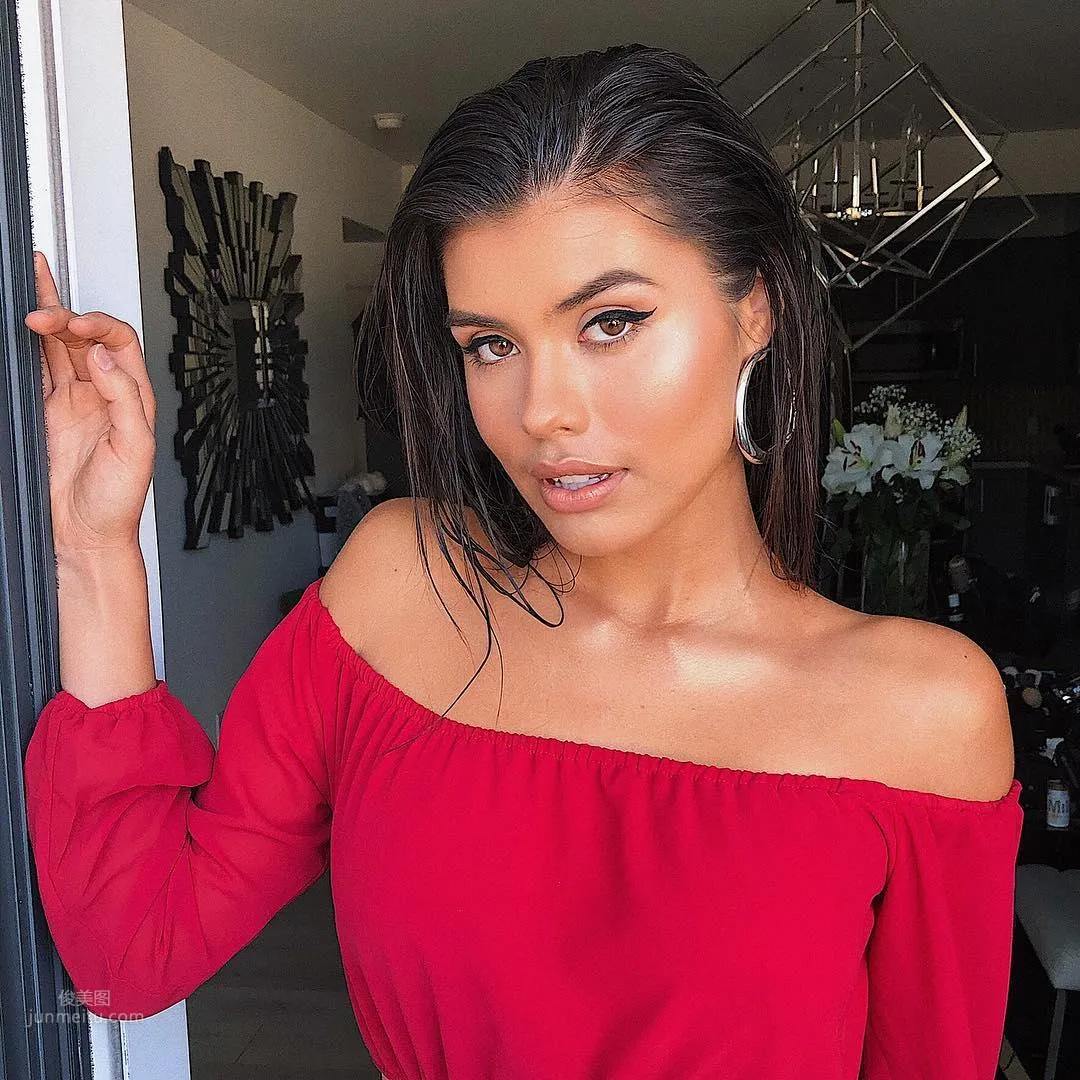 Sophia Gasca- 比基尼妹躲世外桃源 14