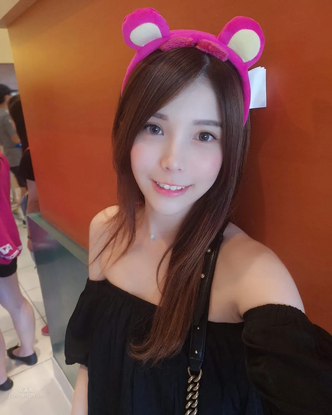 高顔值甜美直播主瑀熙，宅男們檔不住的來勢胸胸 29