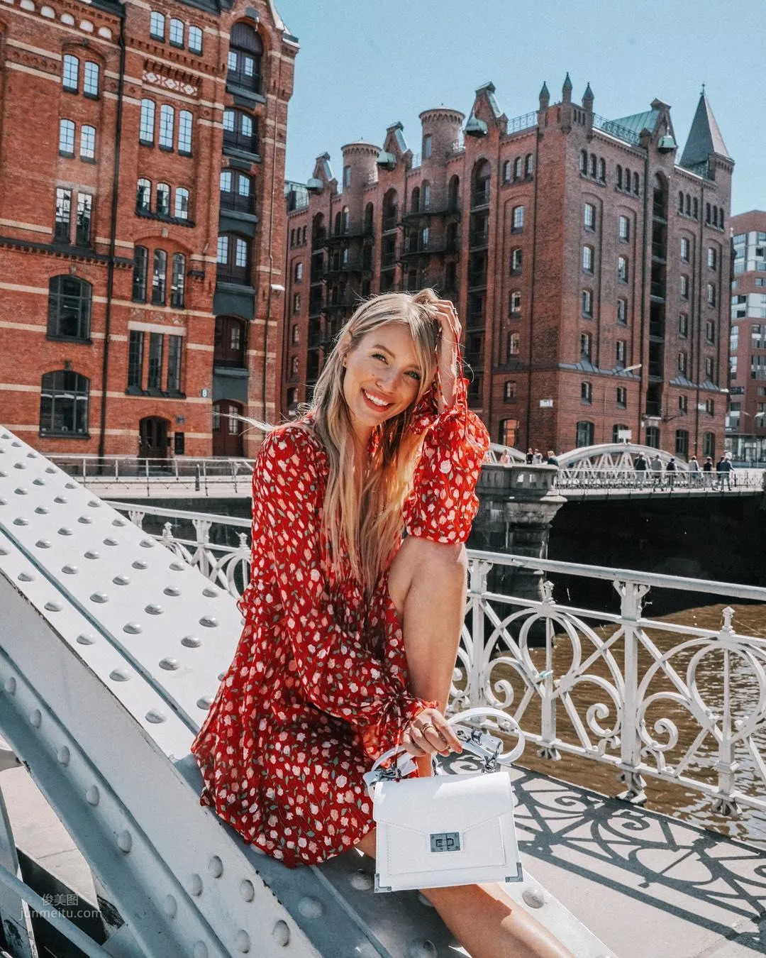 The Most Beautiful Scenery in the World! Elegant Beauty "Leonie Hanne" Travels the World and Gains a Million Fans photo 8