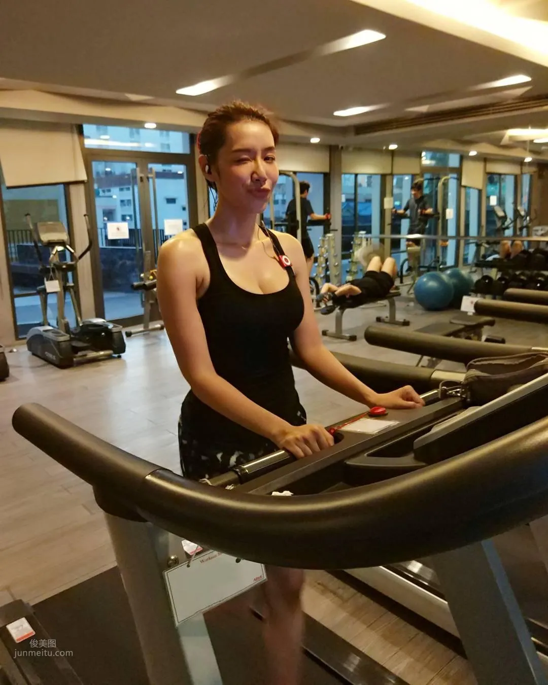 Mookies Zapp - Thai Sexy Hot Mom's Latest Private Photos photo 21