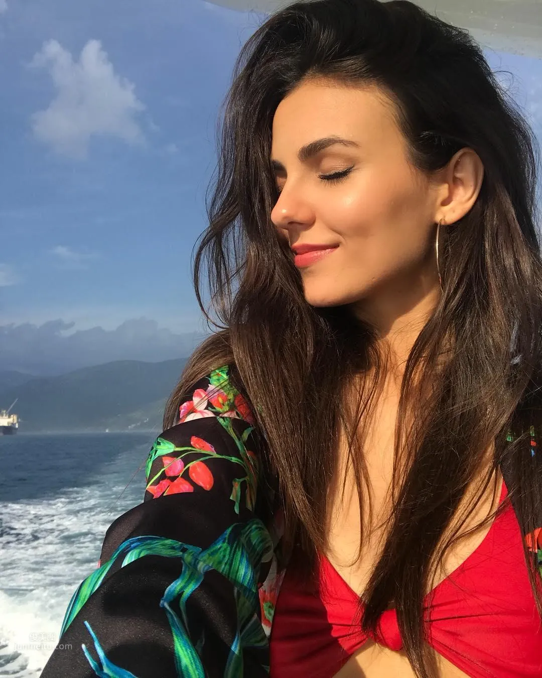 Victoria Justice - The Beautiful Singer Whose Looks Are Justice photo 35