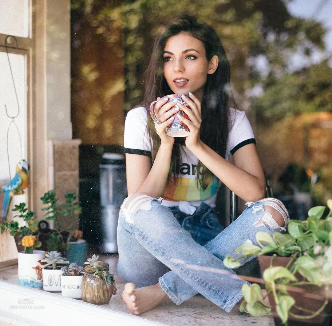 Victoria Justice - The Beautiful Singer Whose Looks Are Justice photo 28