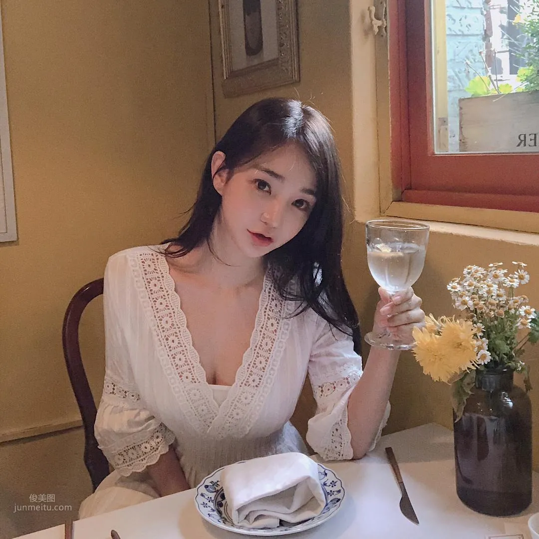 音樂節上甜心妹김도연出沒！清涼背心展現「雪白美背」！ 28
