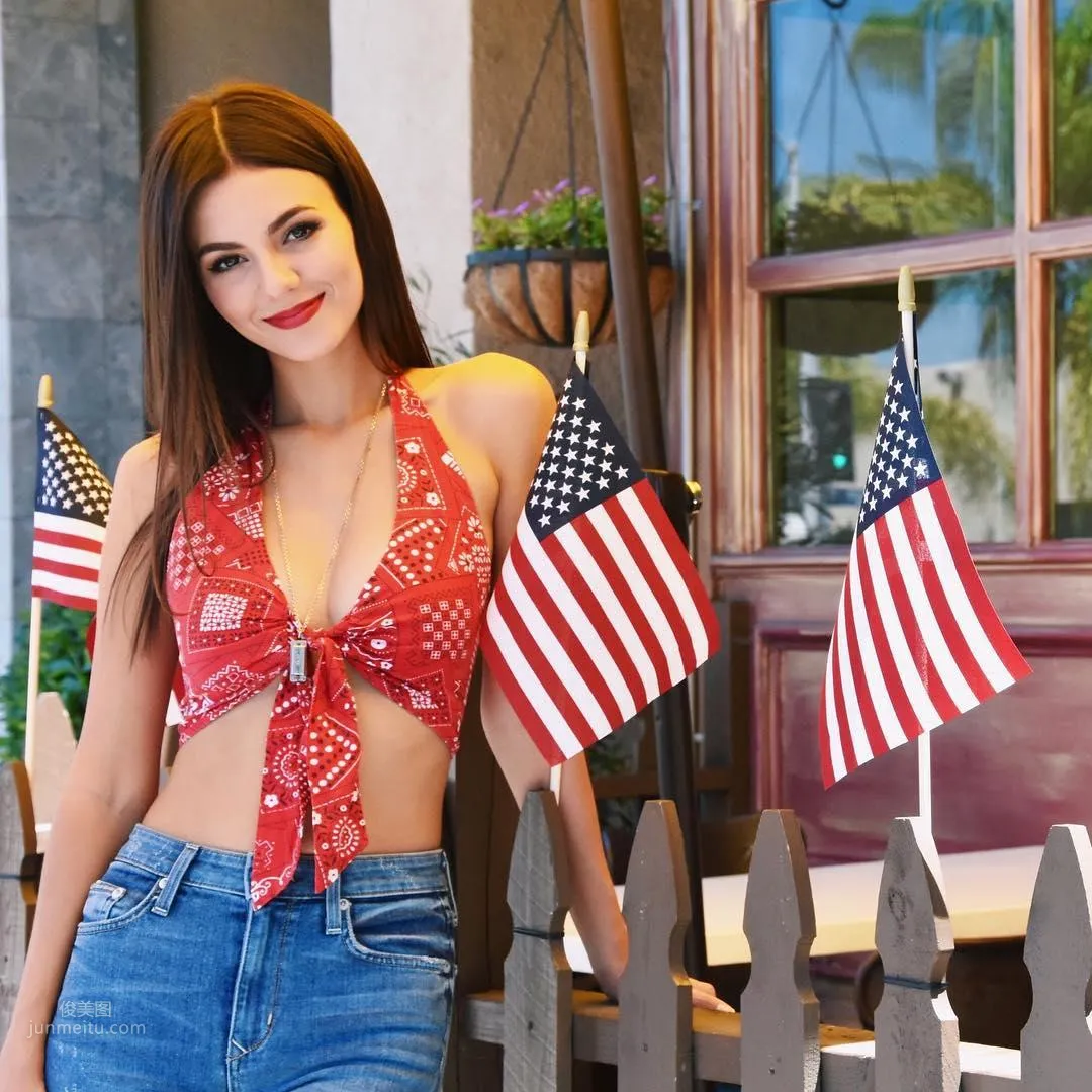 Victoria Justice - The Beautiful Singer Whose Looks Are Justice photo 11