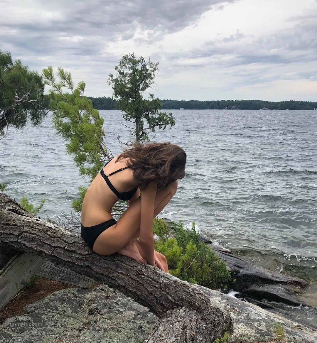 Kaia Gerber - Most Beautiful Second-Generation Star with Unbelievably Long Legs photo 24