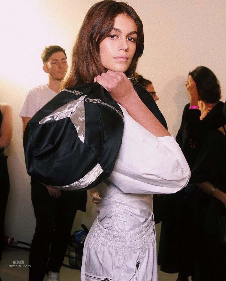 Kaia Gerber - Most Beautiful Second-Generation Star with Unbelievably Long Legs photo 7