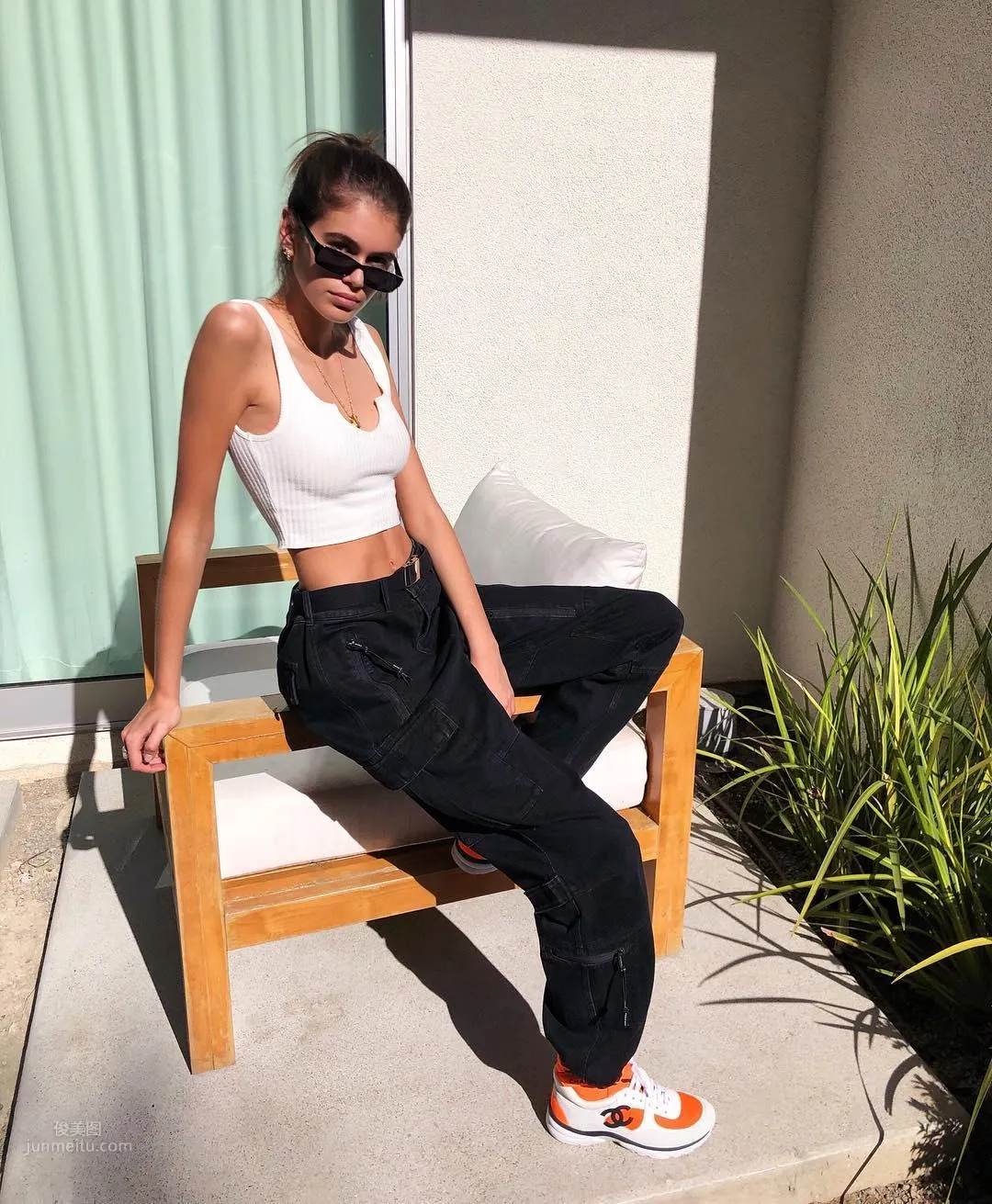 Kaia Gerber - Most Beautiful Second-Generation Star with Unbelievably Long Legs photo 19