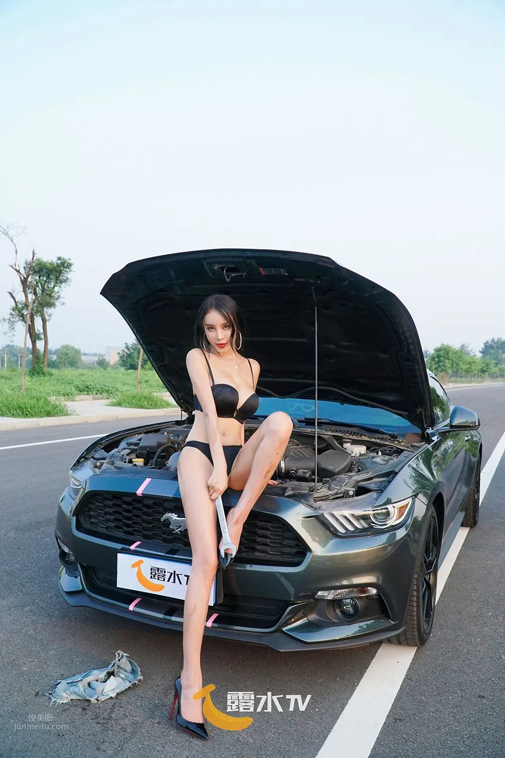 Meng Xiaoyi - [Lushui TV] Female Car Mechanic photo 2