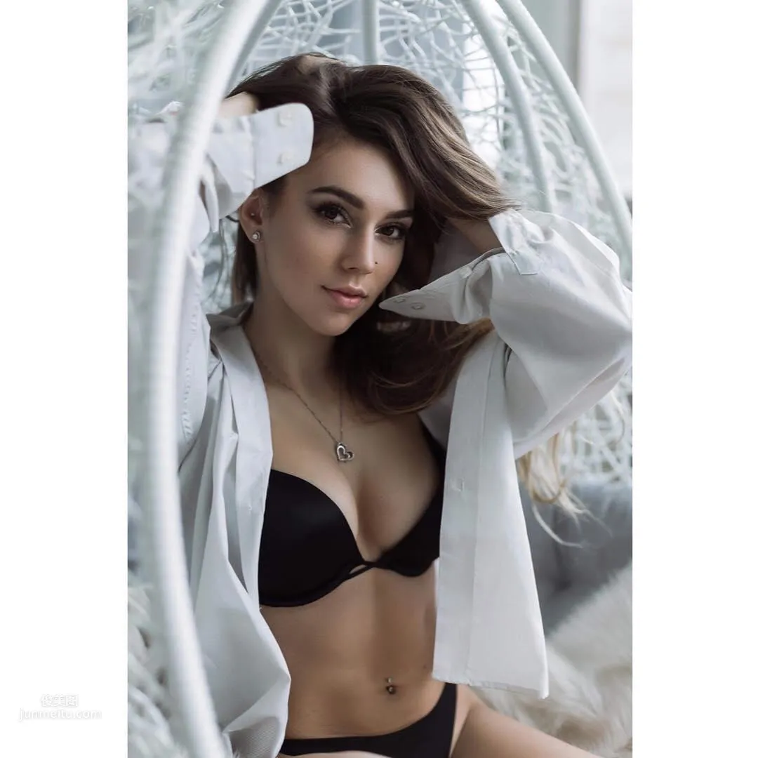 Yuliya, Alluring! Girl's Open Middle Path, Round Curves About to Spill Out photo 13