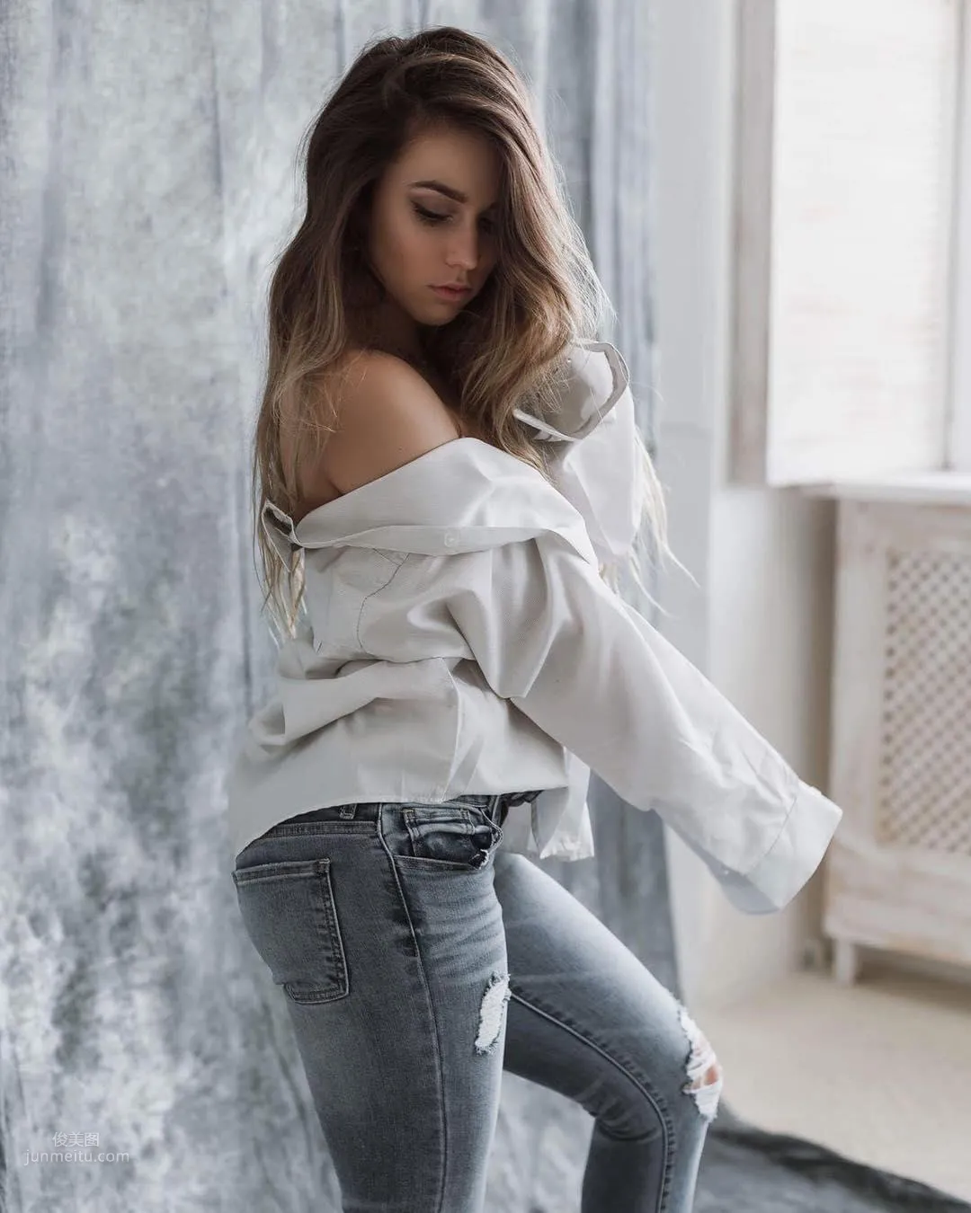 Yuliya, Alluring! Girl's Open Middle Path, Round Curves About to Spill Out photo 19