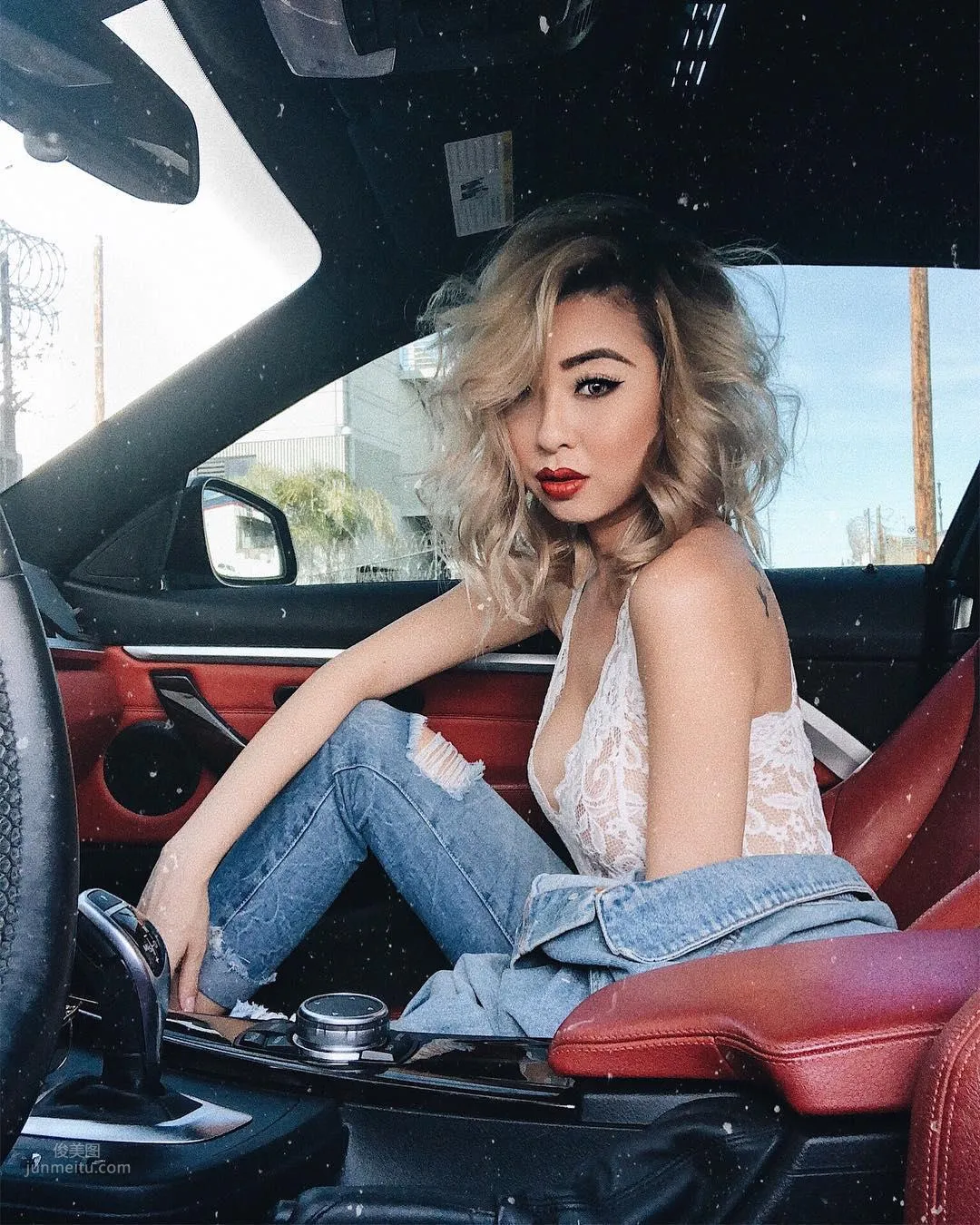 Lisa Lee, Sexy Girl Wearing Lingerie Straight Out on the Street photo 25