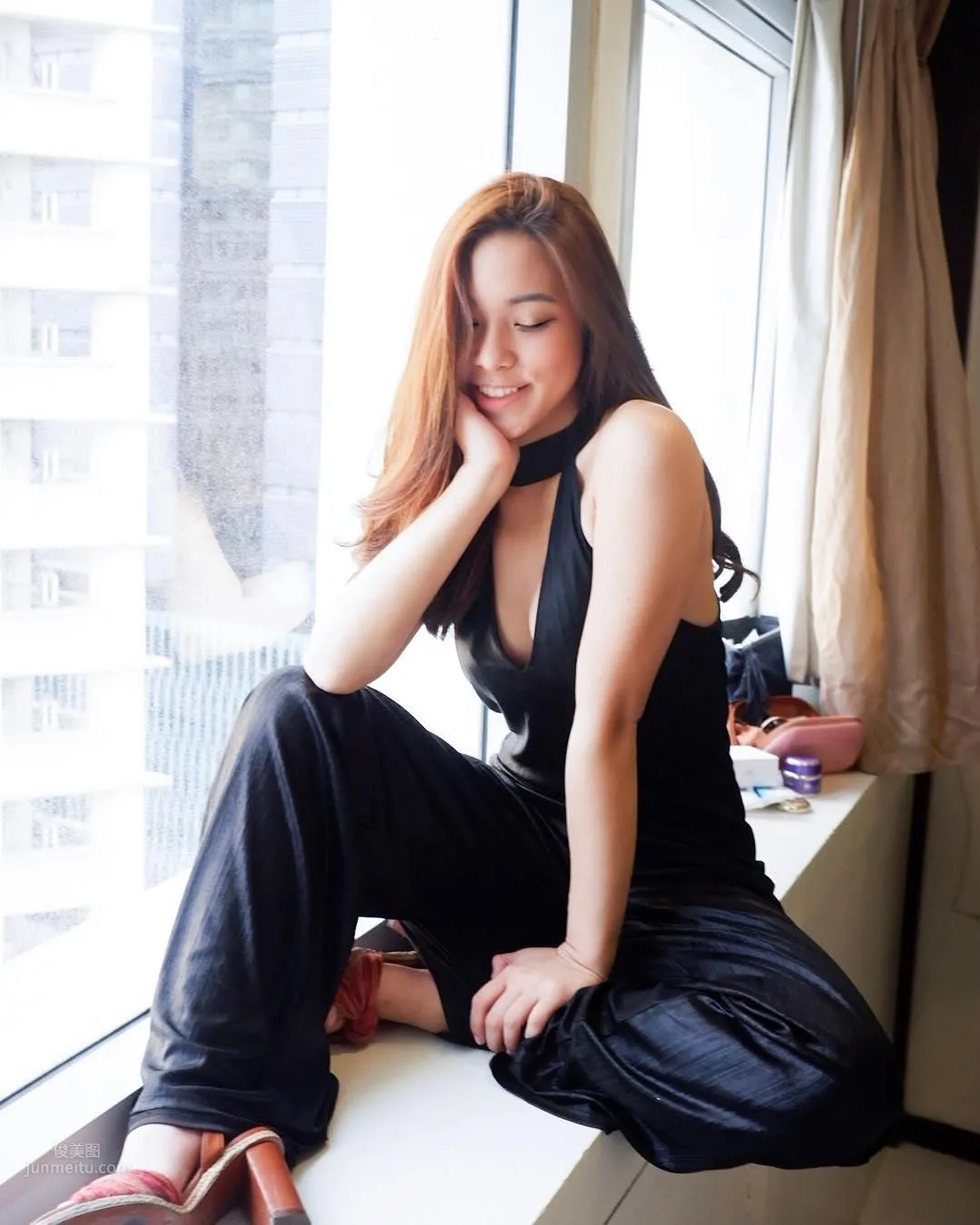 Kim Cruz, High-Cut Swimsuit Shows Off Sexy Honey Legs! photo 27