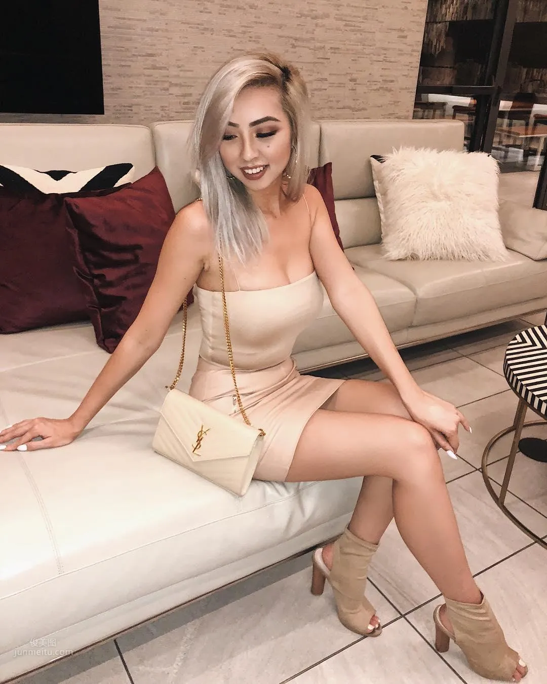 Lisa Lee, Sexy Girl Wearing Lingerie Straight Out on the Street photo 23