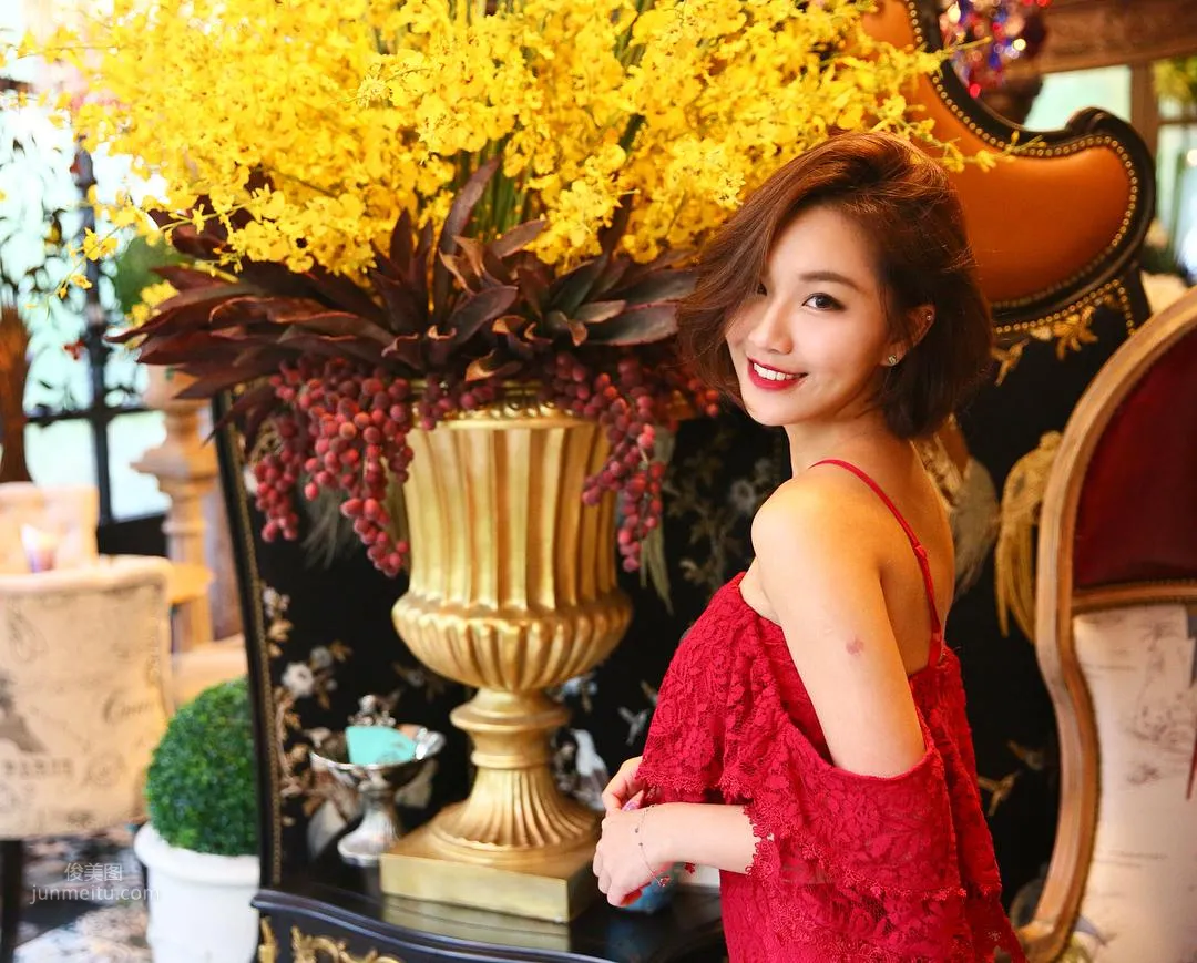Qiou Nabang Ni - Elegant Air Stewardess in a Gown with a Deep Front Opening photo 24