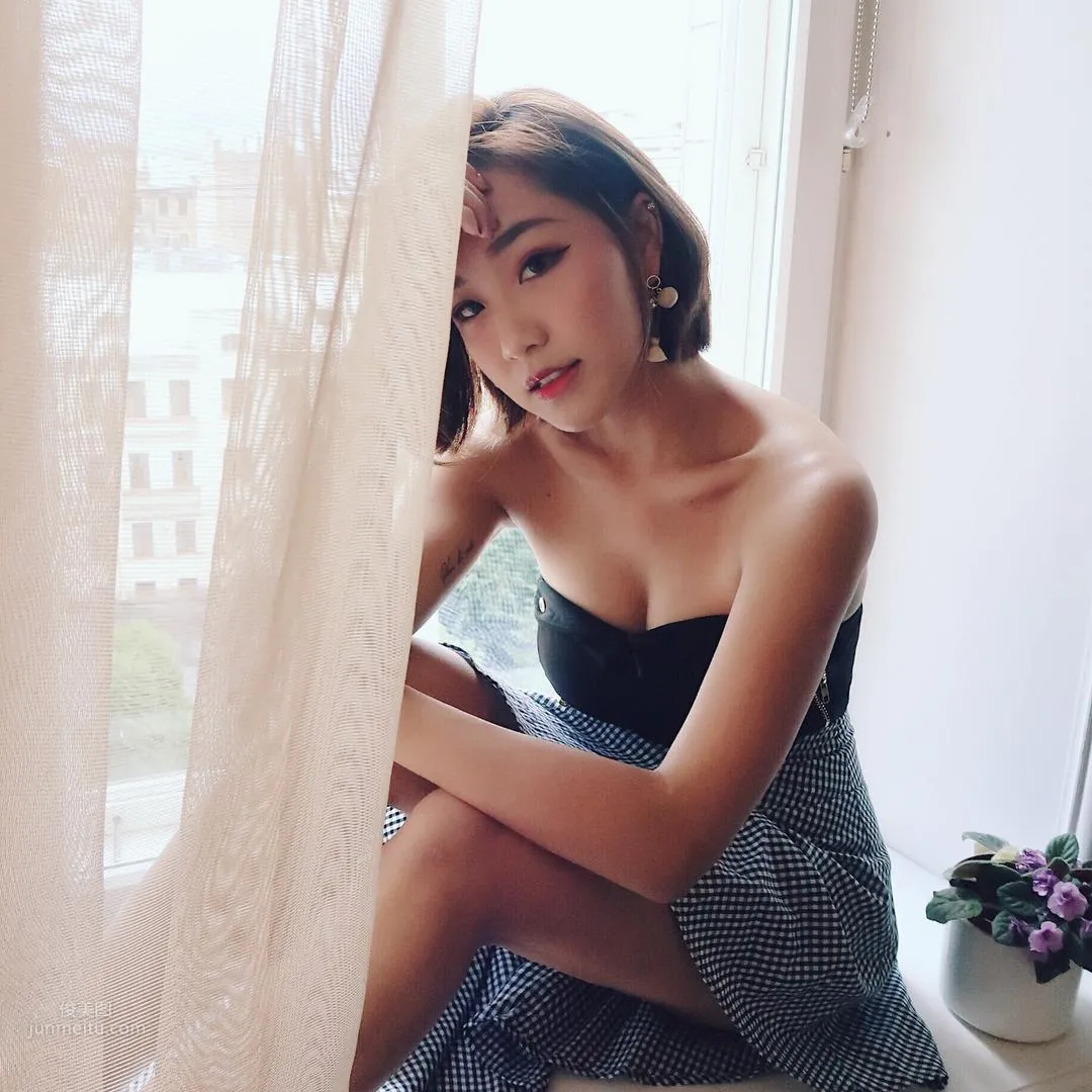 Qiou Nabang Ni - Elegant Air Stewardess in a Gown with a Deep Front Opening photo 16