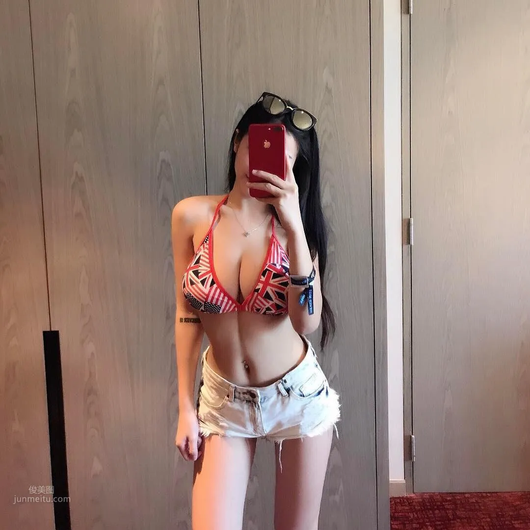 Vanessa Wong, Super Round Curves Capture Your Eyes! photo 2