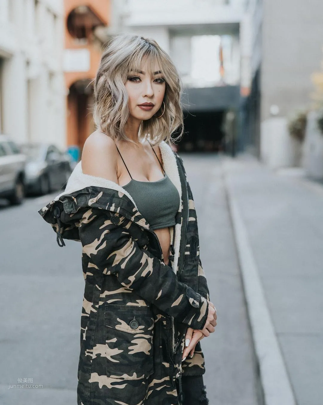 Lisa Lee, Sexy Girl Wearing Lingerie Straight Out on the Street photo 16
