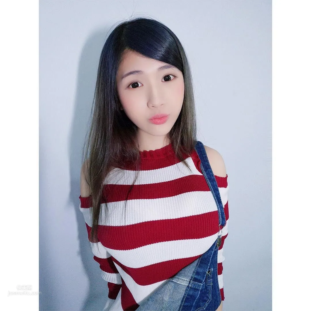 謝薇安Vivian- 台灣正妹大秀深邃事業線 6