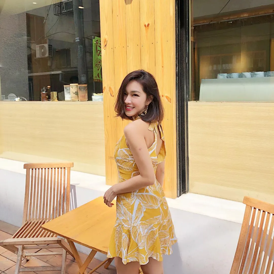Qiou Nabang Ni - Elegant Air Stewardess in a Gown with a Deep Front Opening photo 4