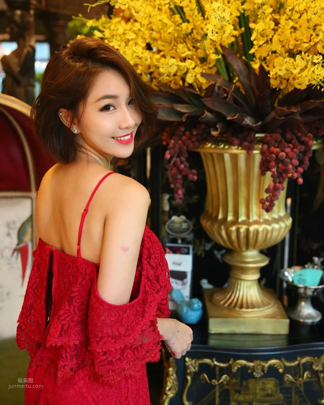Qiou Nabang Ni - Elegant Air Stewardess in a Gown with a Deep Front Opening photo 26