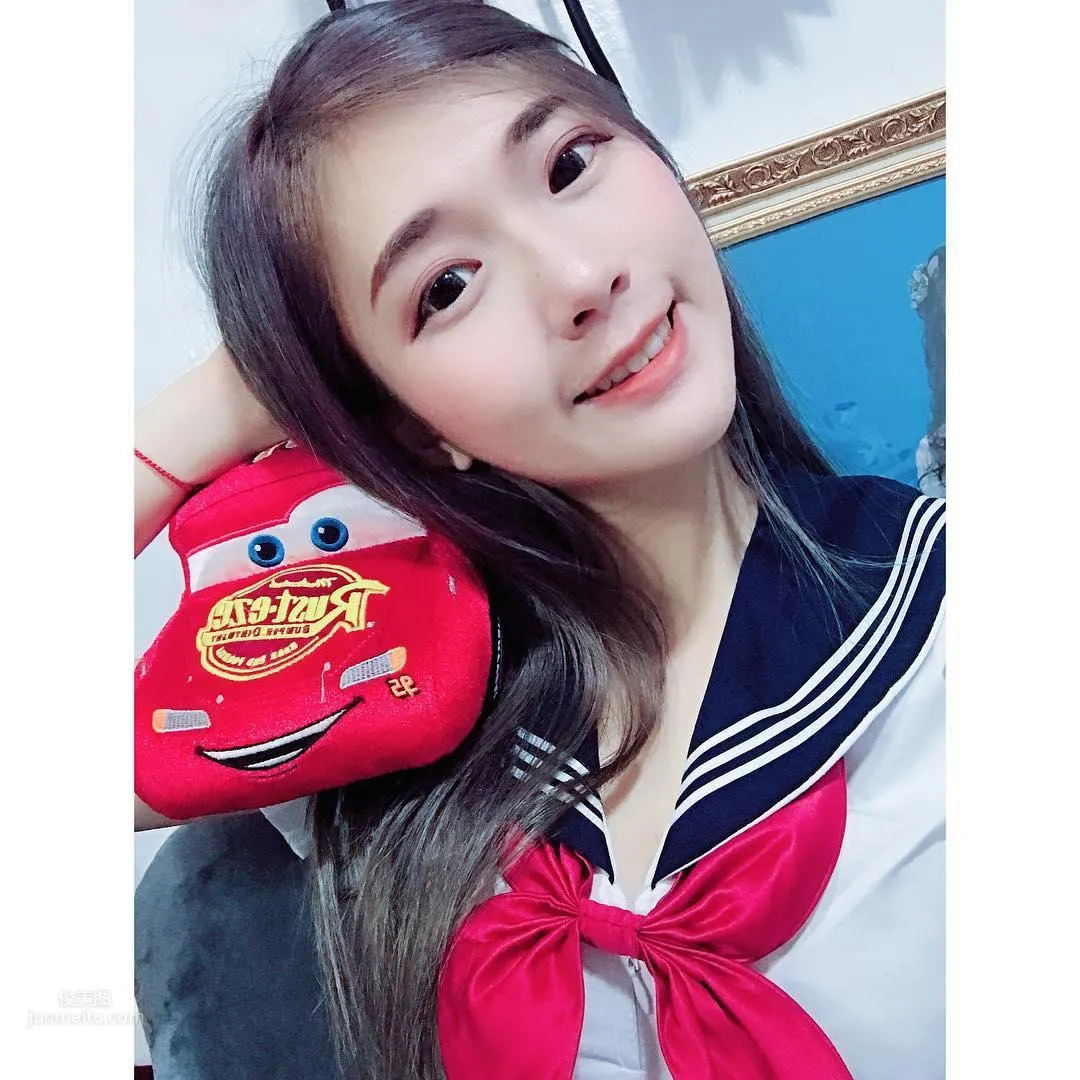 謝薇安Vivian- 台灣正妹大秀深邃事業線 44