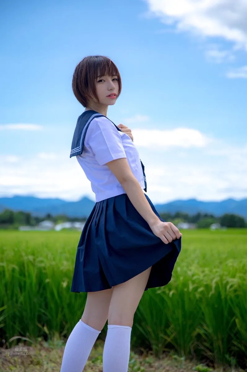 Jiuchong Haru - Sailor Uniform Beauty Turns Heads photo 1