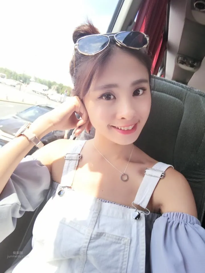 语倩- 展场清新女神_6