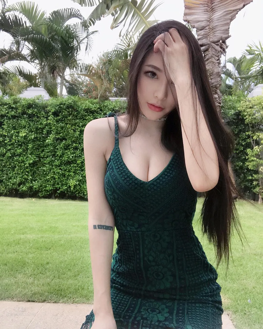 Vanessa Wong, Super Round Curves Capture Your Eyes! photo 9