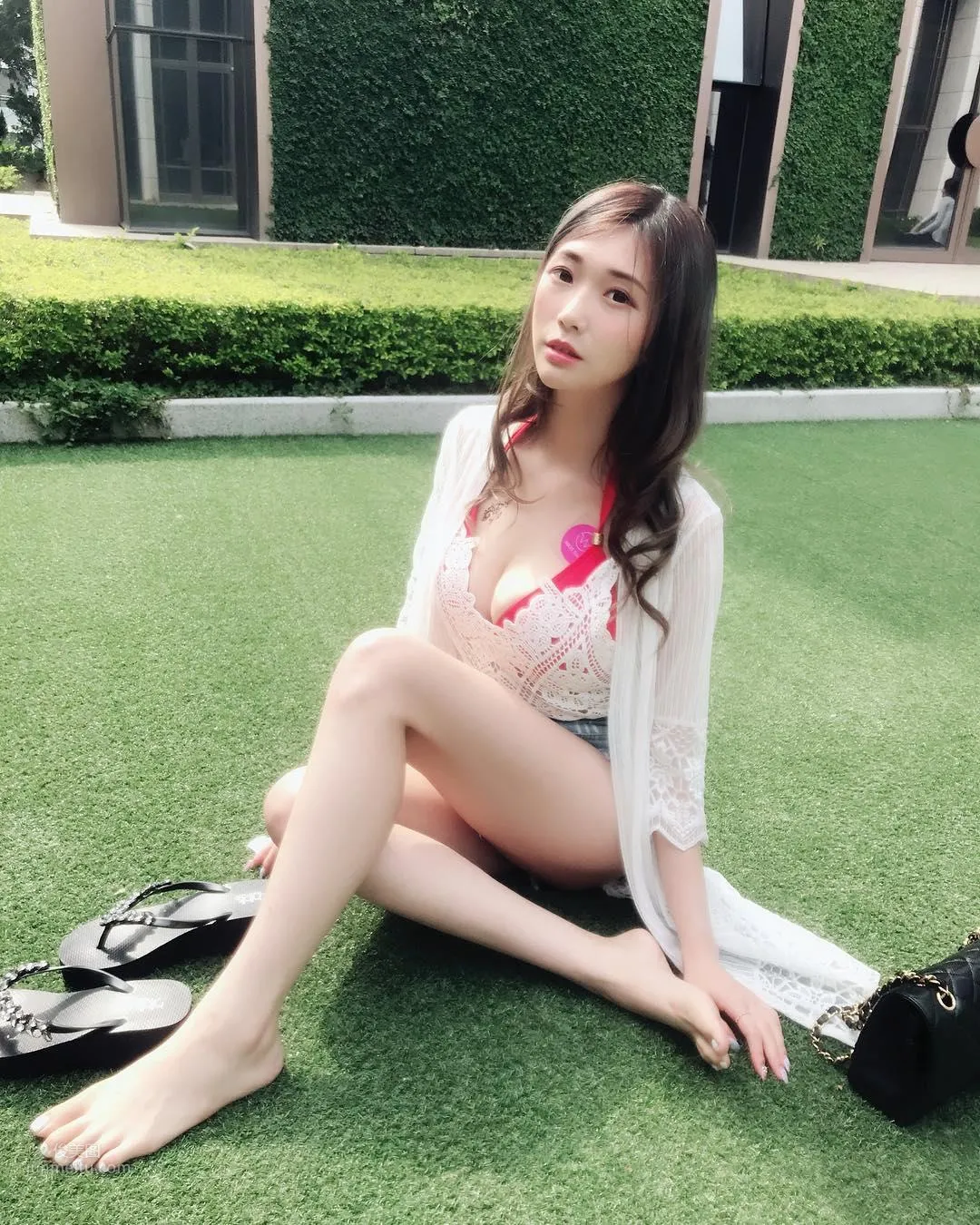 謝薇安Vivian- 台灣正妹大秀深邃事業線 14