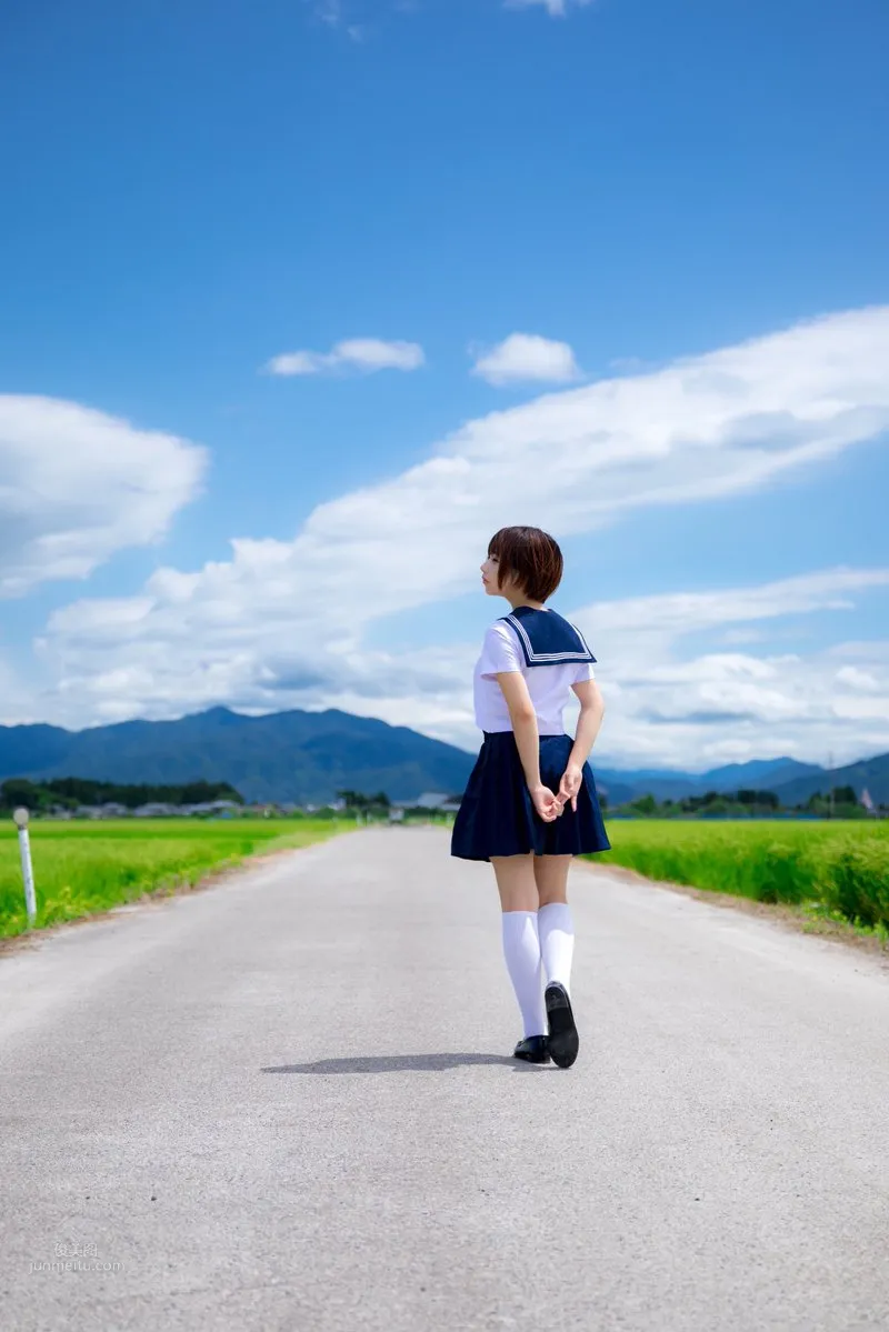 Jiuchong Haru - Sailor Uniform Beauty Turns Heads photo 2