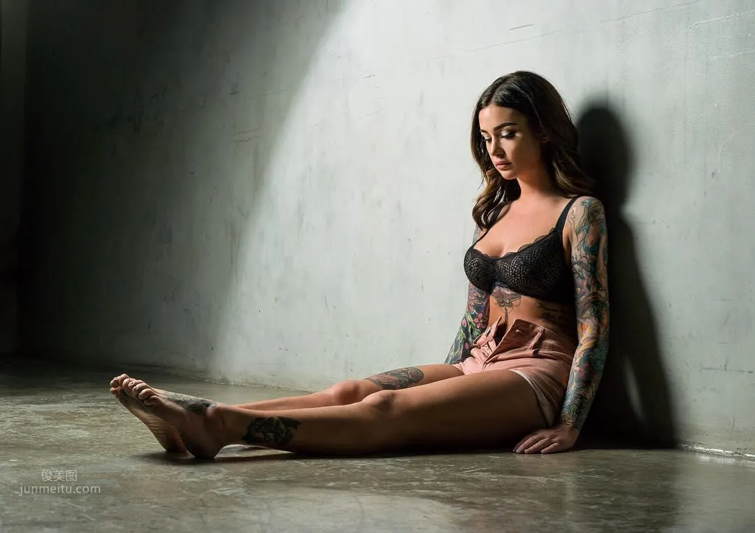 Jessica Wilde, Tattoo Girl's Wild Sexy Power Explodes photo 4