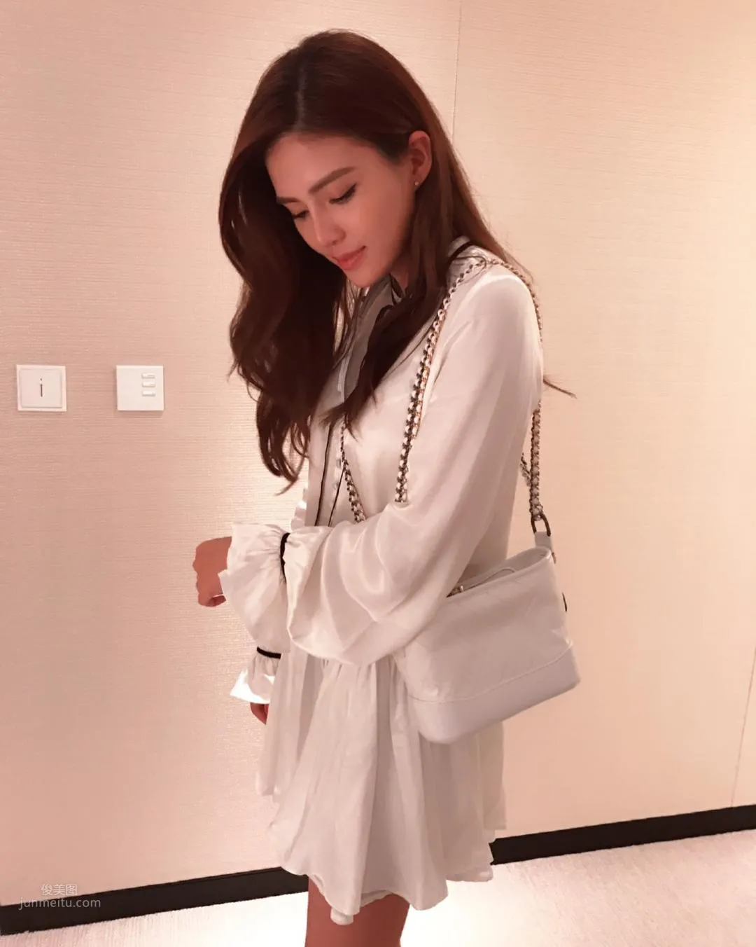 Grace Wu - Front chest and back are both imposing! photo 8