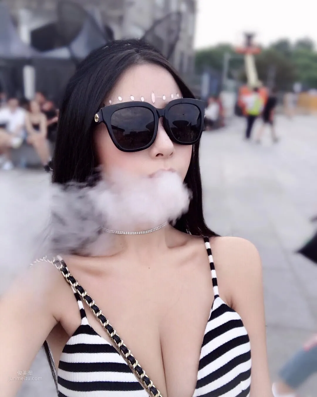 Vanessa Wong, Super Round Curves Capture Your Eyes! photo 12