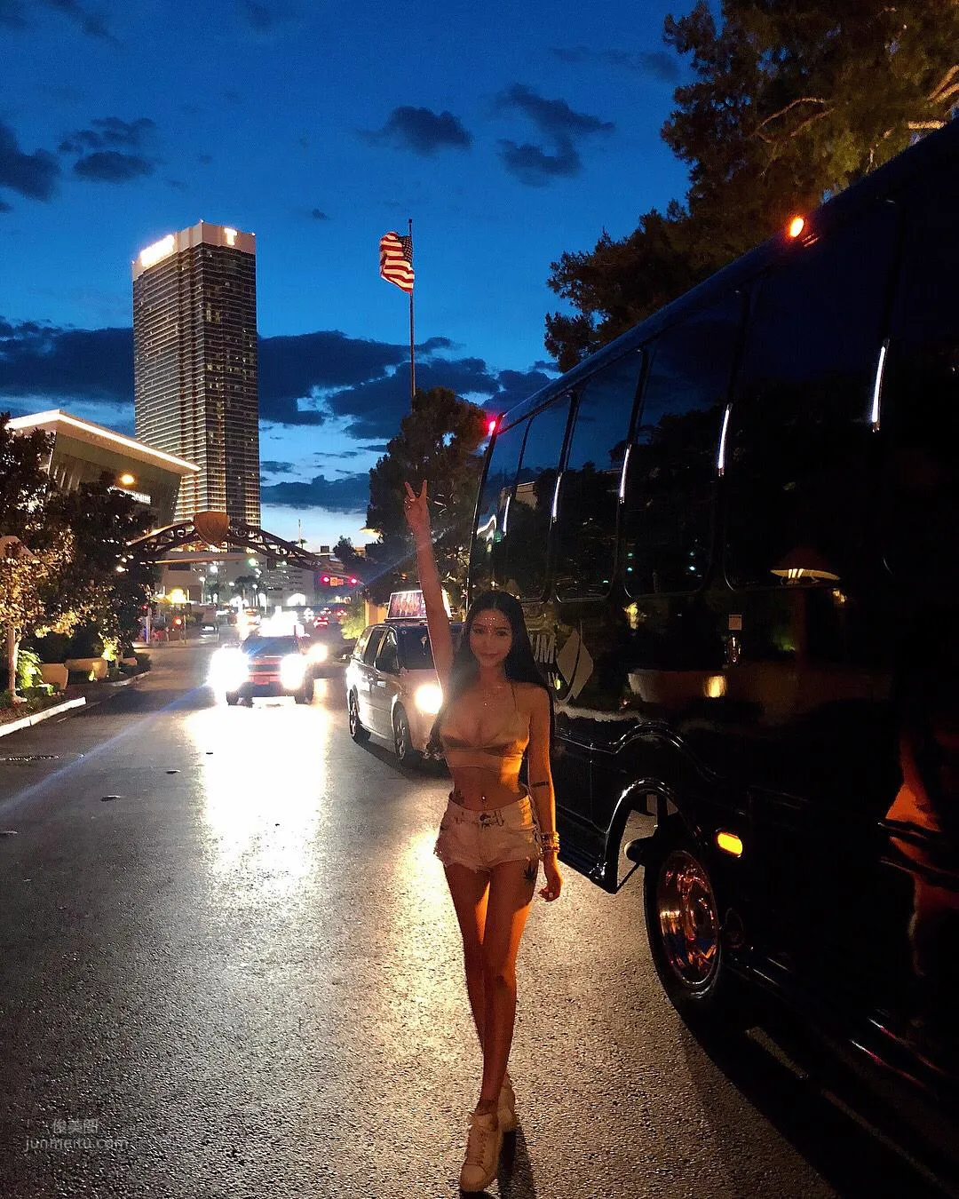 Vanessa Wong, Super Round Curves Capture Your Eyes! photo 17
