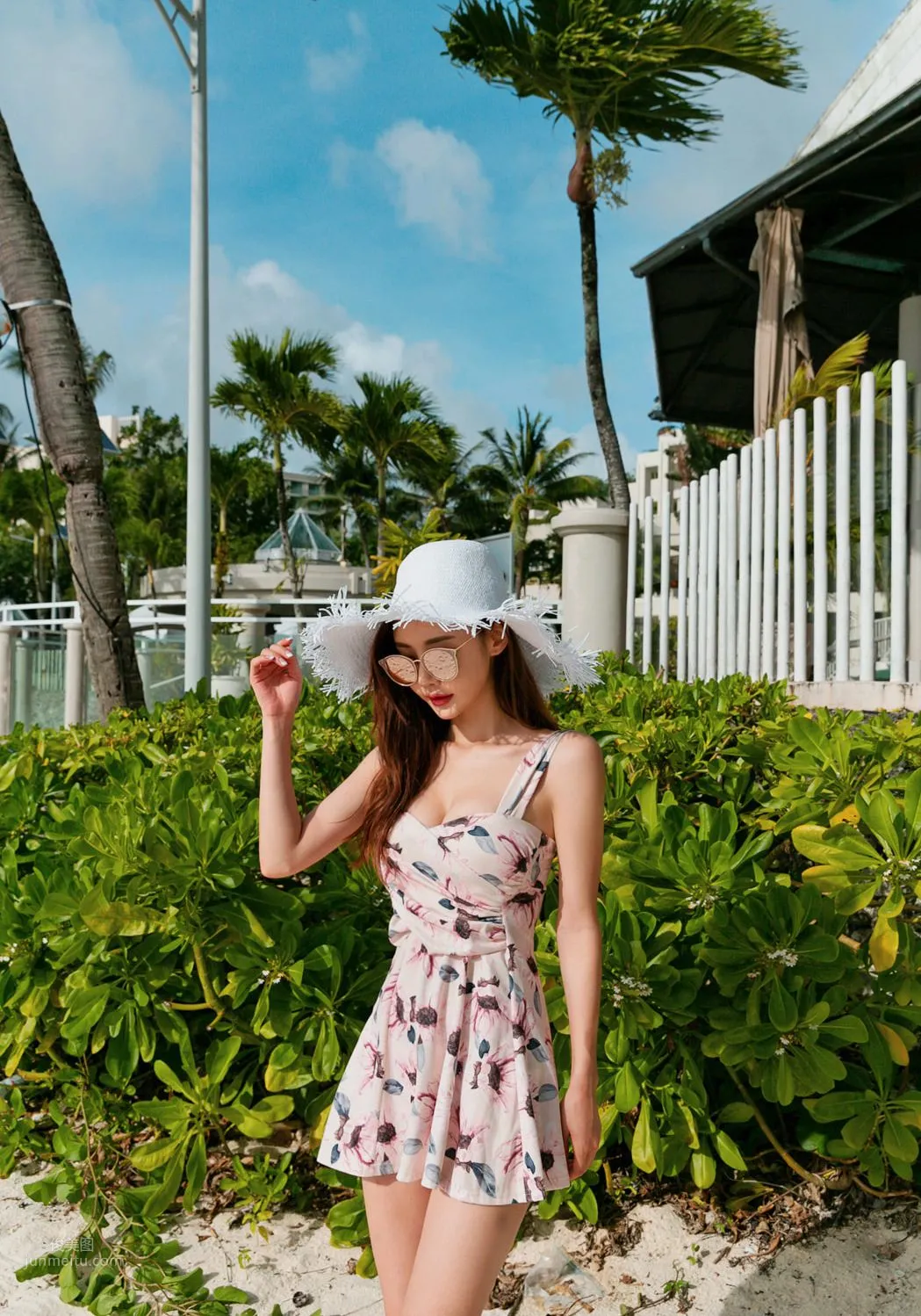 Son Yoon Joo - 2018 Swimsuit Collection Series 2 photo 2