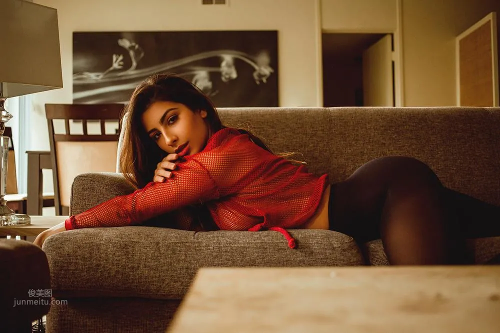 Anna Sofia-「誘人美腿」性感大突破 31