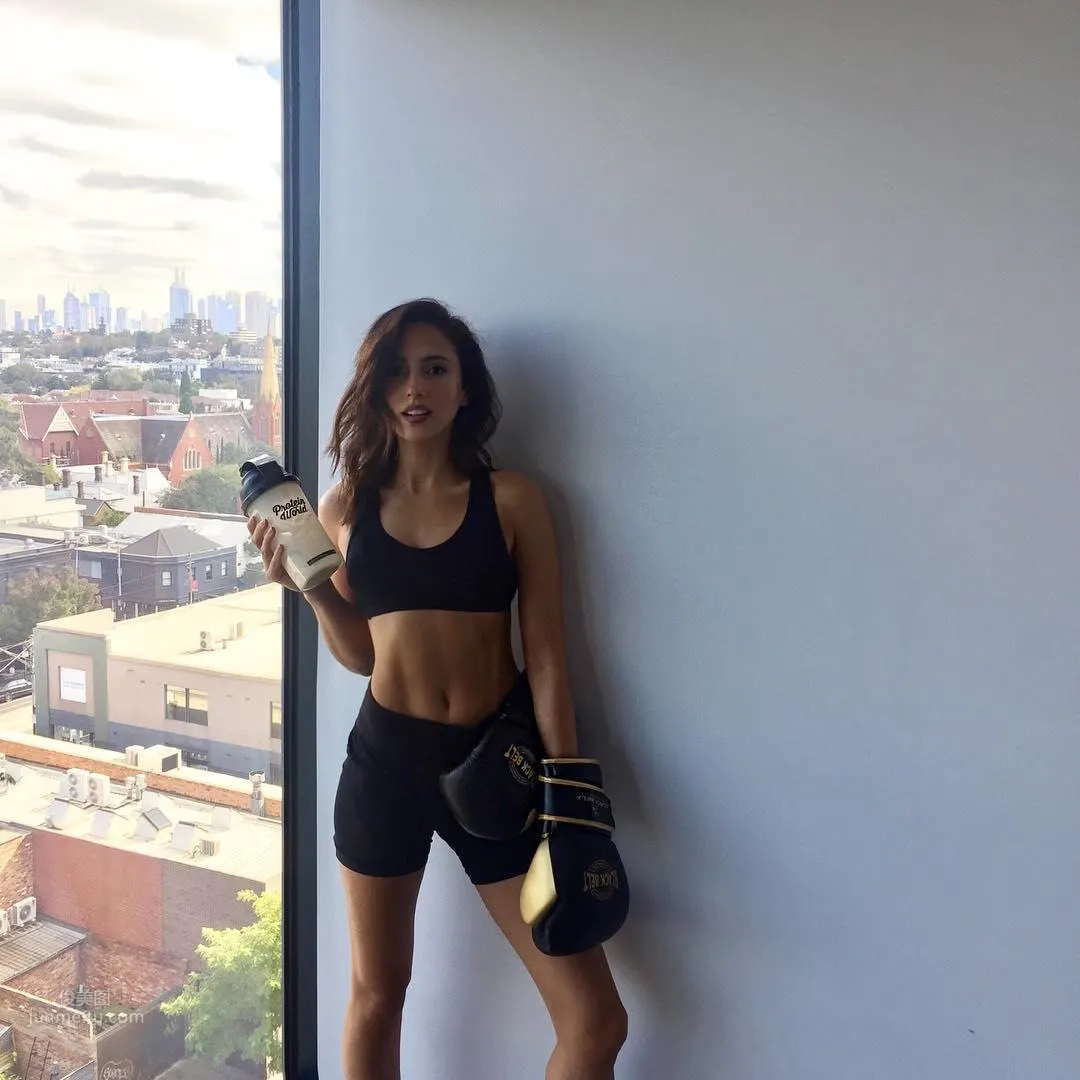 Nadia Forde- 英超寶貝性感内衣大片 11