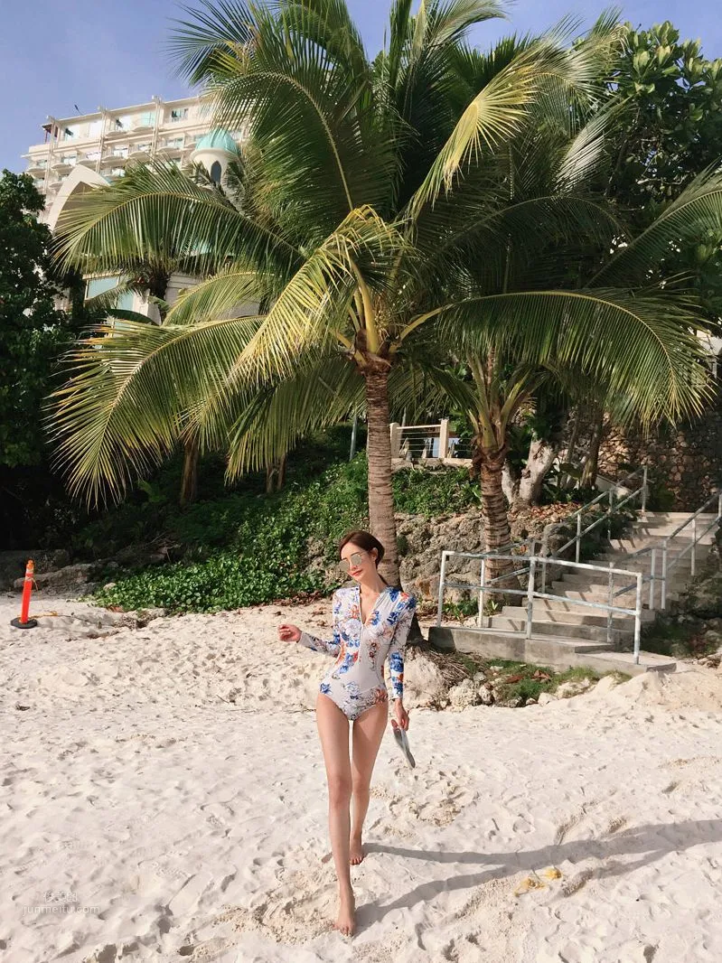 Son Yoon Joo - 2018 Swimsuit Collection Series 2 photo 19
